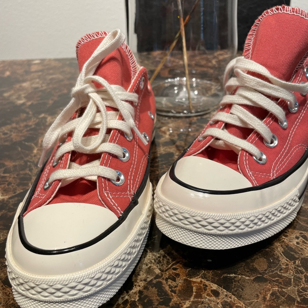 Converse Chuck Taylor’s Unisex Women’s Size 7 - Picture 1 of 8
